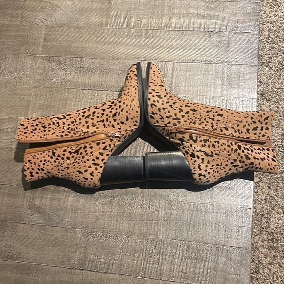 GIBSON LATIMER Lessonii Cow Leather Leopard Print Bootie 8 - Picture 9 of 11